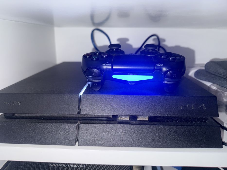 Playstation 4 usada em bom estado