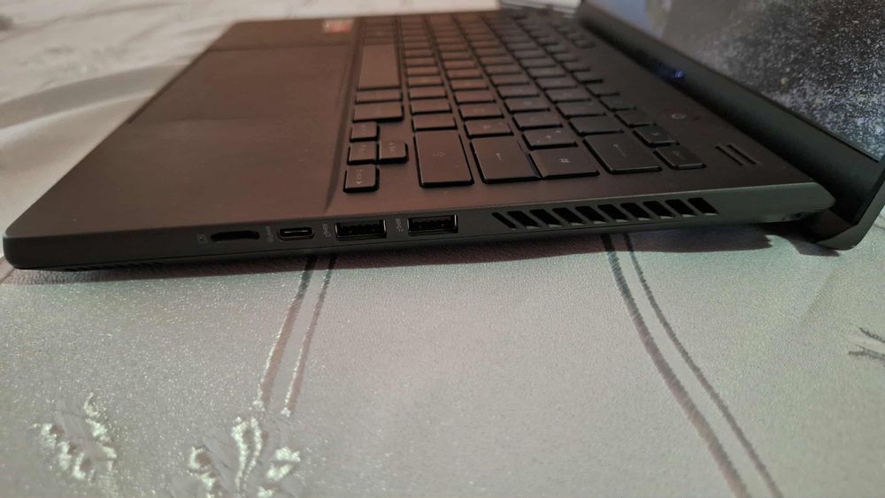 ASUS ROG Zephyrus G14 2022 GA402RK Ryzen 9 + RX 6800S