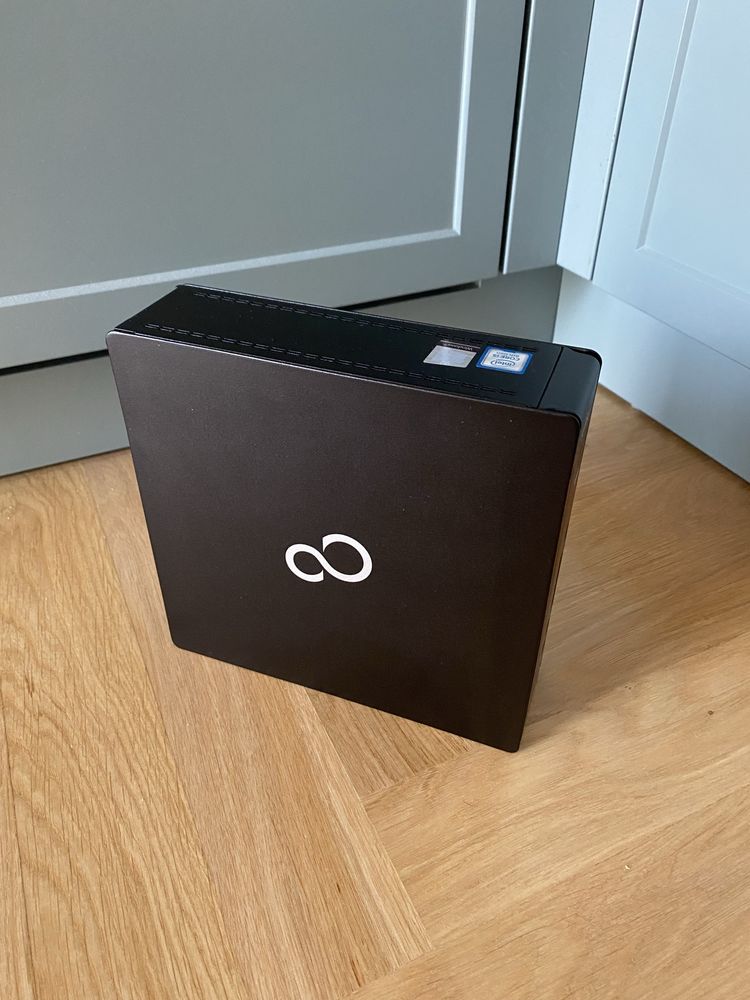 Komputer Fujitsu Esprimo Q558 i5-8400T