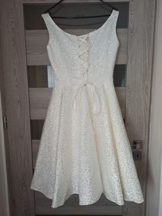 Sukienka ślubna wiązana