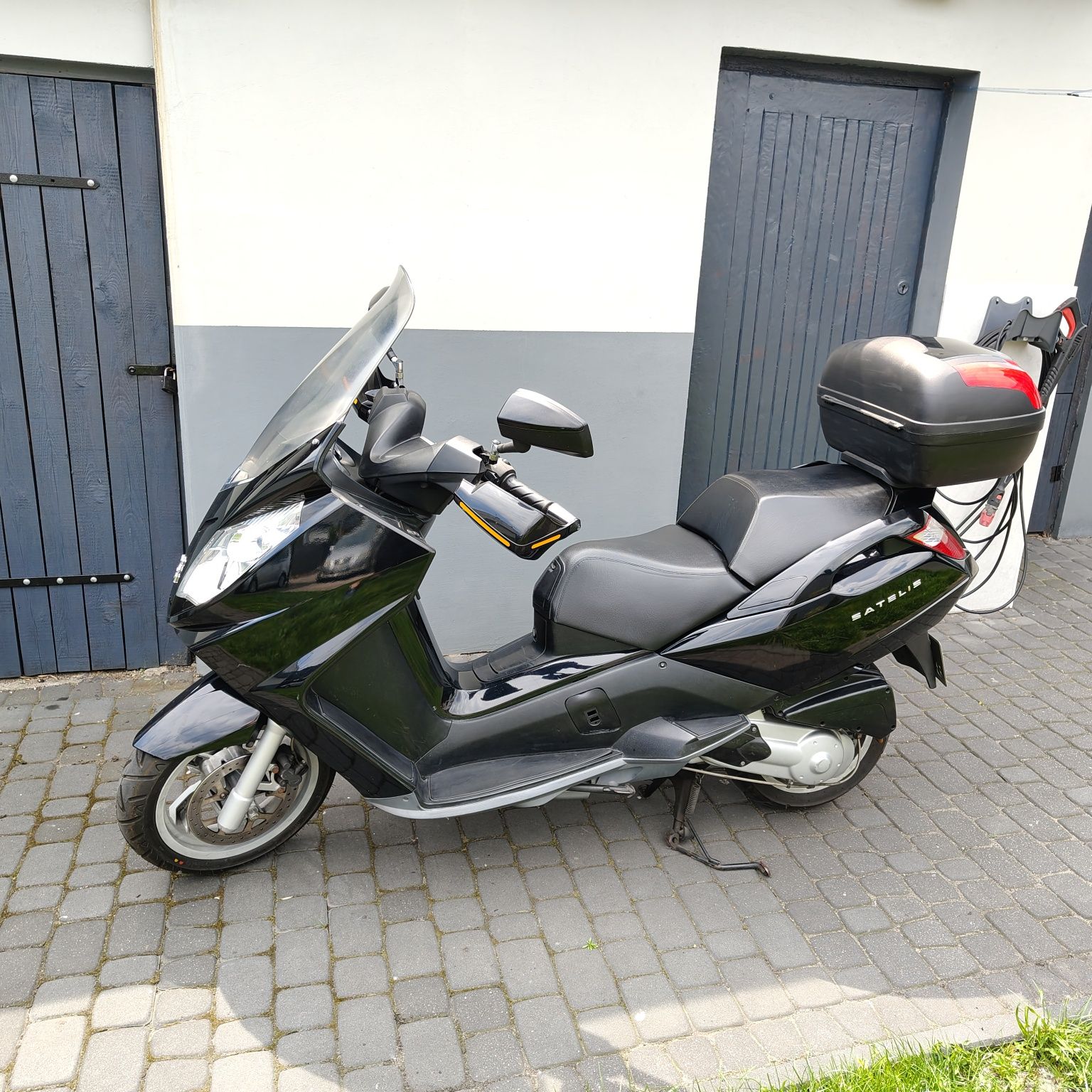 Skuter satelis 125