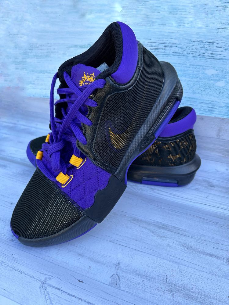 LeBron Witness 8