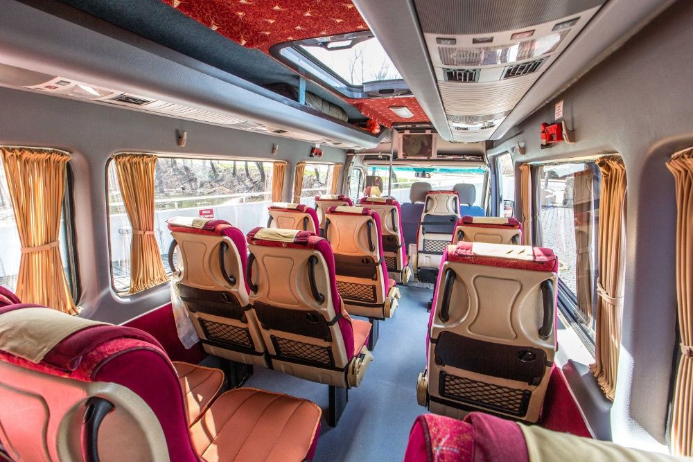 Przewóz osób busami 9 i 19-osobowymi, autobusami