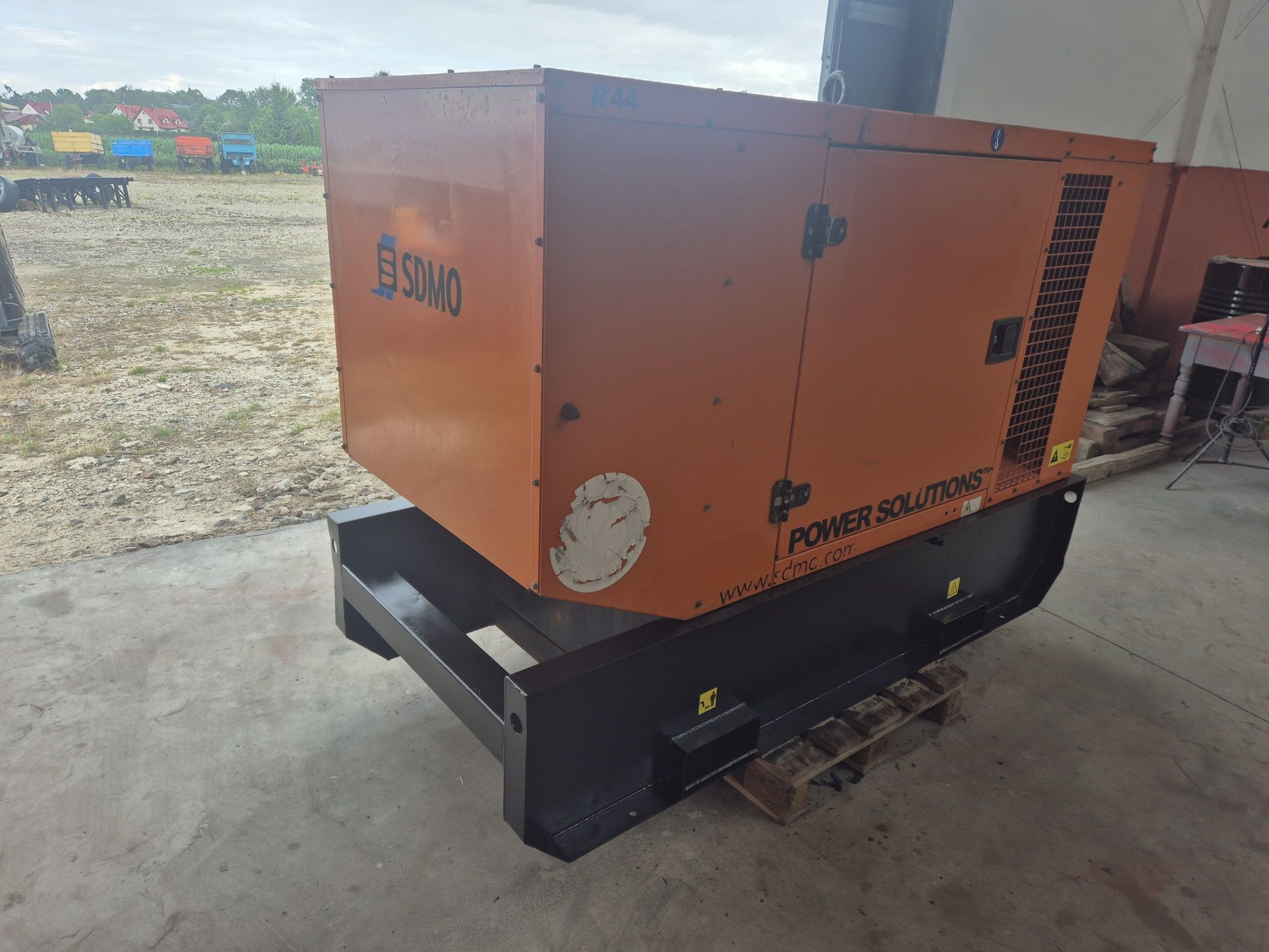 Generator prądotwórczy Genelec 100 KVA Diesel SDMO Kaeser