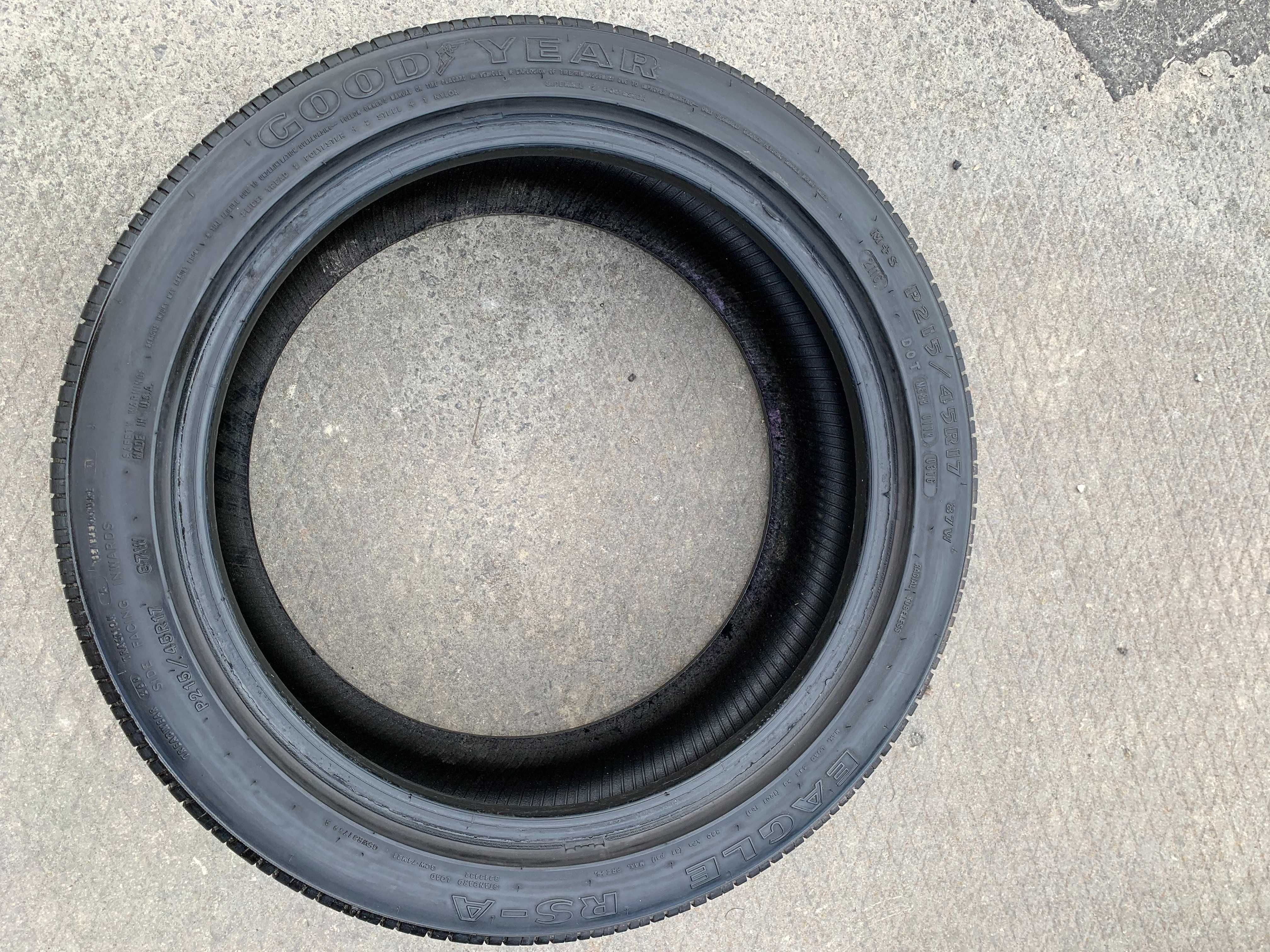 Шини 215/45/17 бу Goodyear комплект,резина R17