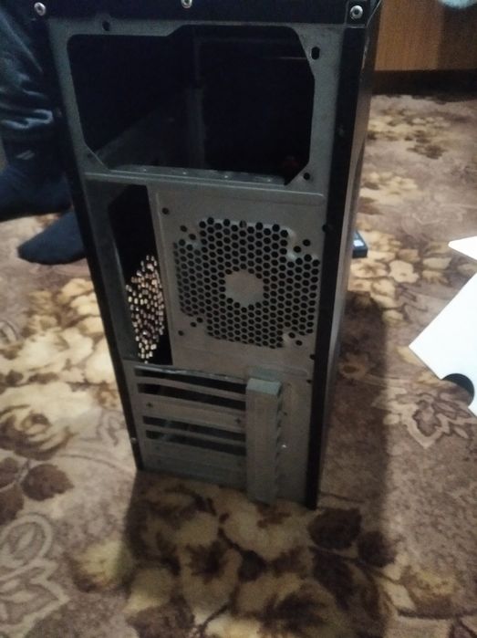 Корпус до персонального комп'ютера