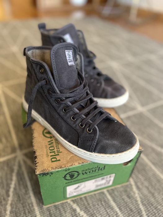 Ténis unisexo cinza