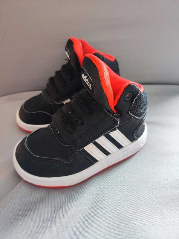 Adidas r 22 Nowe buciki unisex mega wygodne