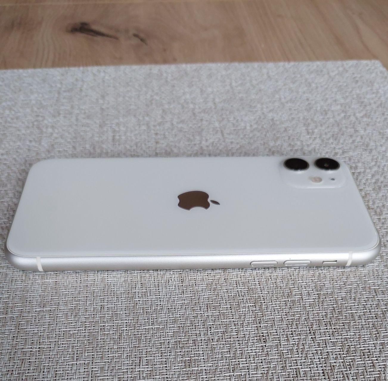 iPhone 11 128 GB biały stan idealny