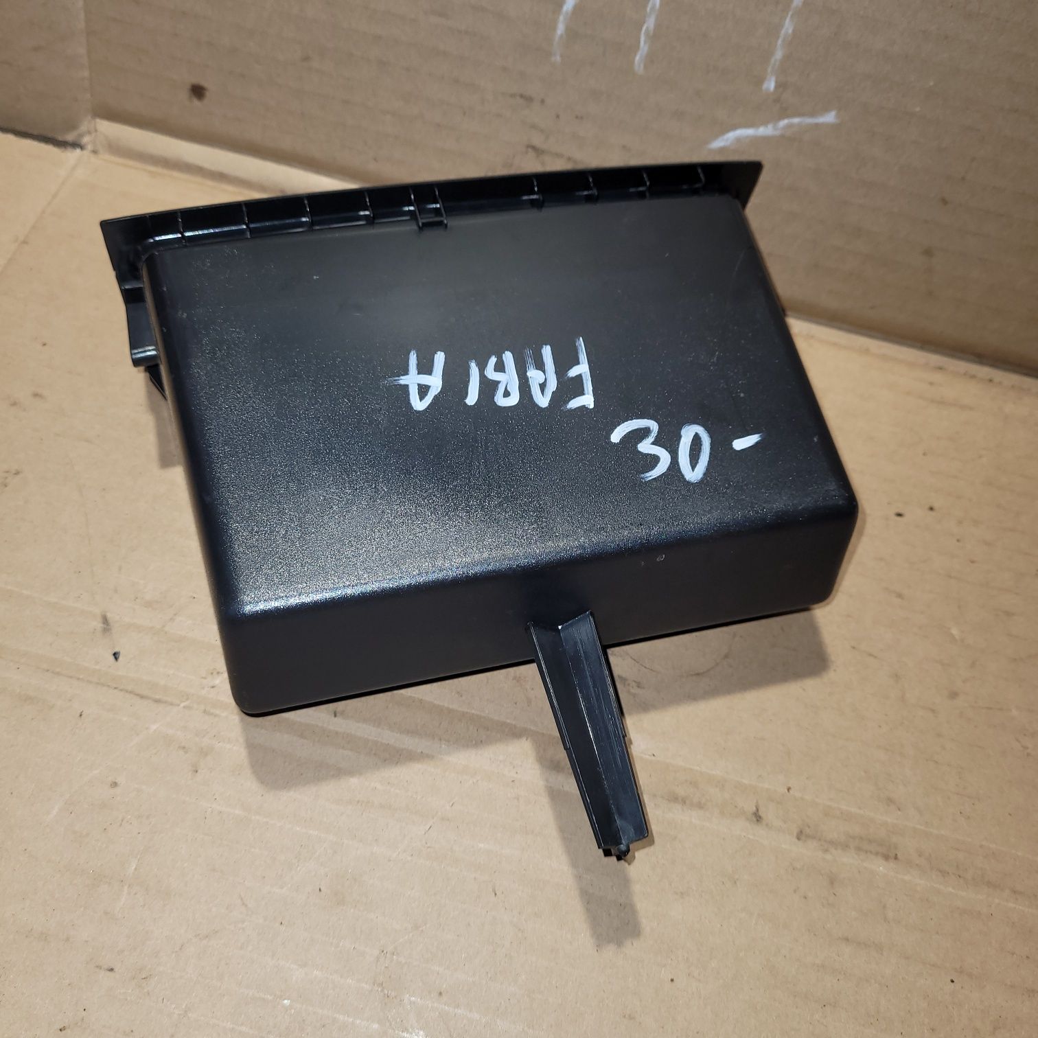 Schowek półka pod radio skoda Fabia I 2004r