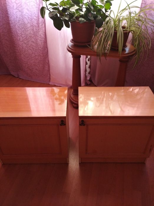Продаються дві тумбочки. Ціна 400 грн. Самовивіз.