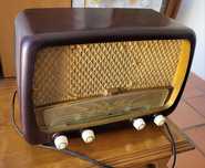 Rádio antigo, medida:40Lag.x 27Alt.x 20prof.