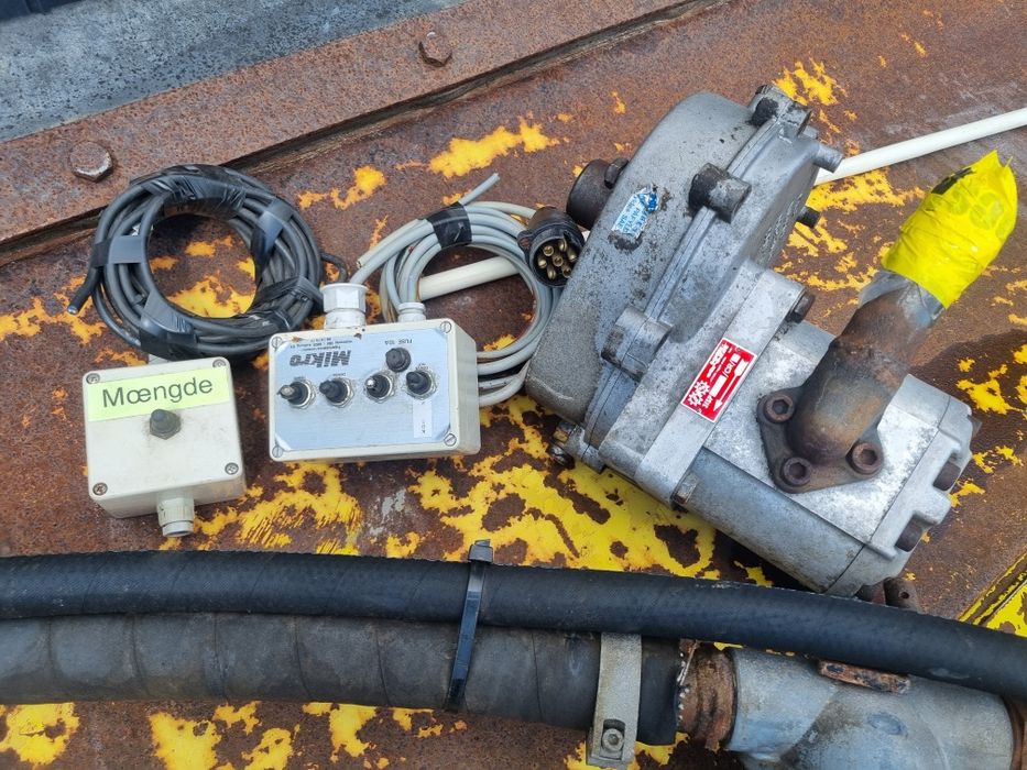 Szczotka zamiatarka pług do śniegu 2w1  z Wojska z własną hydrauliką