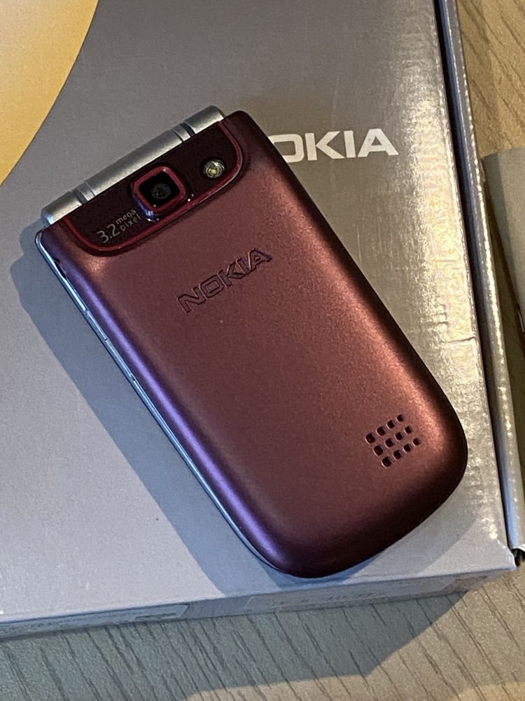 Телефон Nokia 3710 Fold