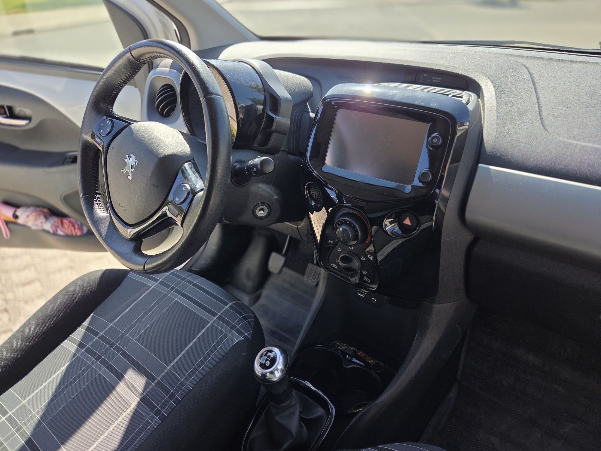 Peugeot 108 ALURE DE 2017 com poucos Km