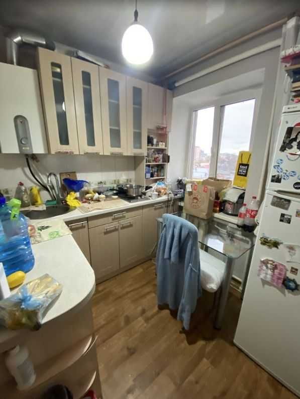 1 кім в ЦЕГЛІ з КОСМЕТИКОЮ район НАГОРКА (715584)