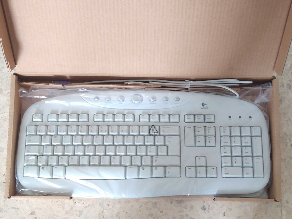Teclado - Logitech - Novo