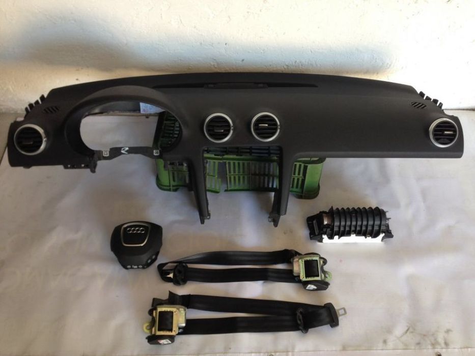 DESKA KONSOLA KOKPIT AUDI A3 8P0 PÓŁKA AIRBAG PASY