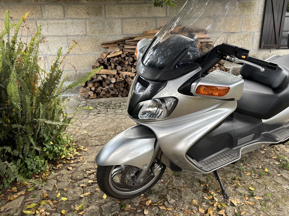 Moto Suzuki Burgman 650