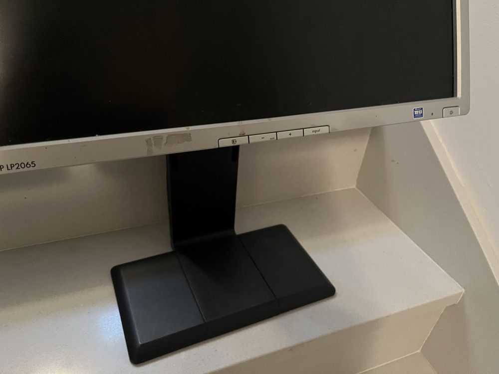 2 szt Monitor Hp lp2065 z funkcją pivot poziomy i pionowy monitor