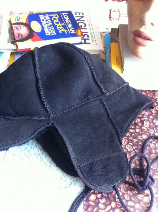 Шапка  замшева з хутром.