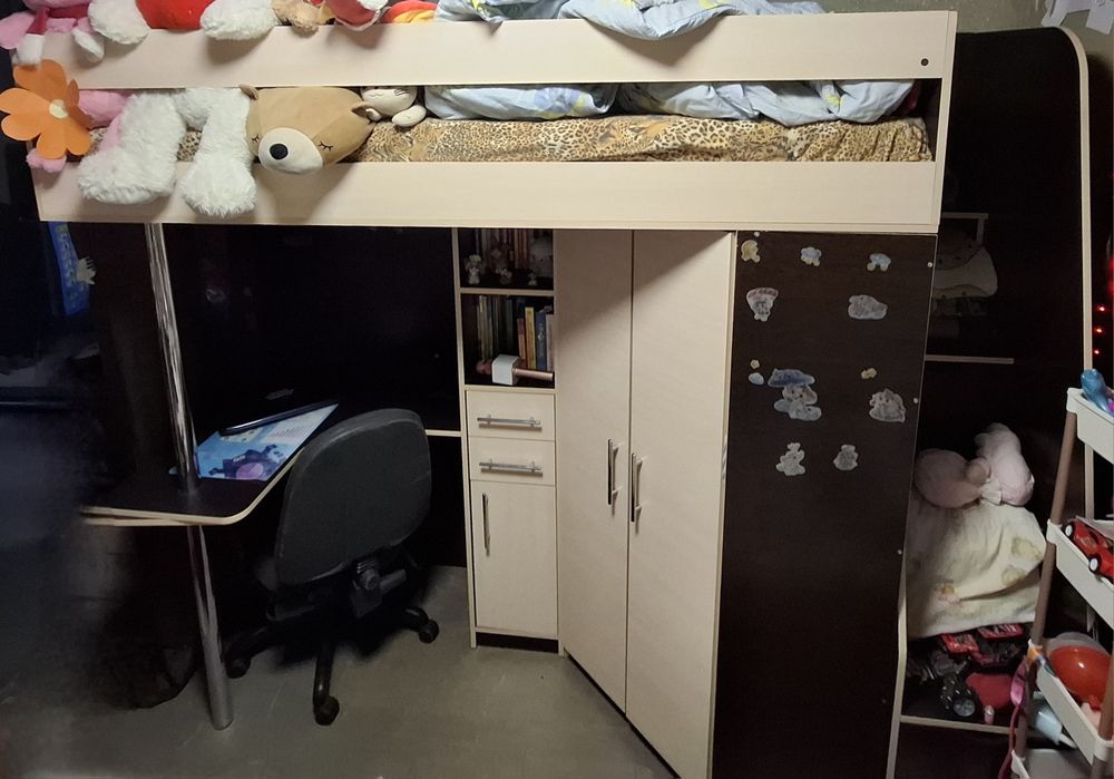 Дитяче ліжко горище