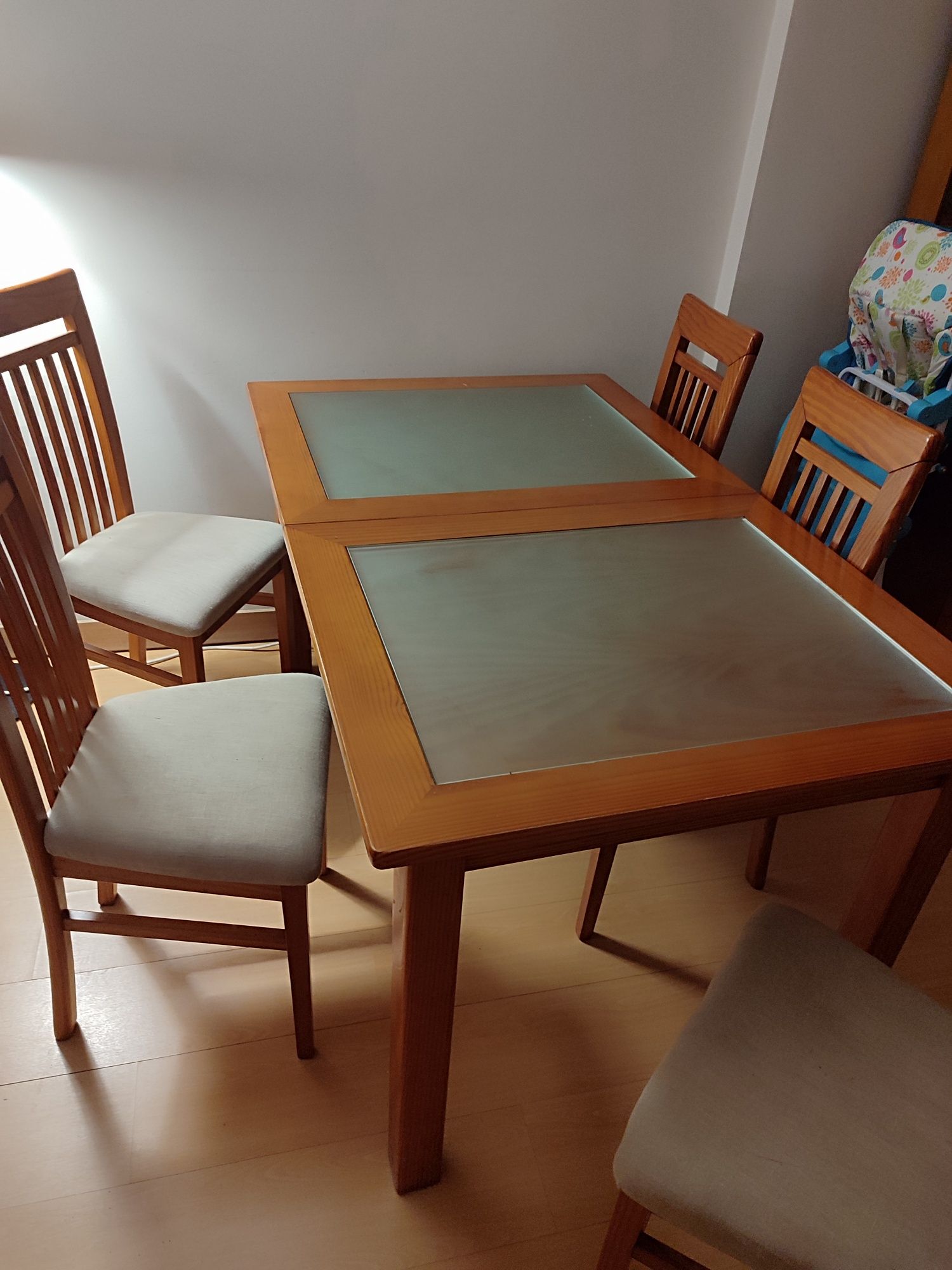 Vendo mesa pinho + 6 cadeiras