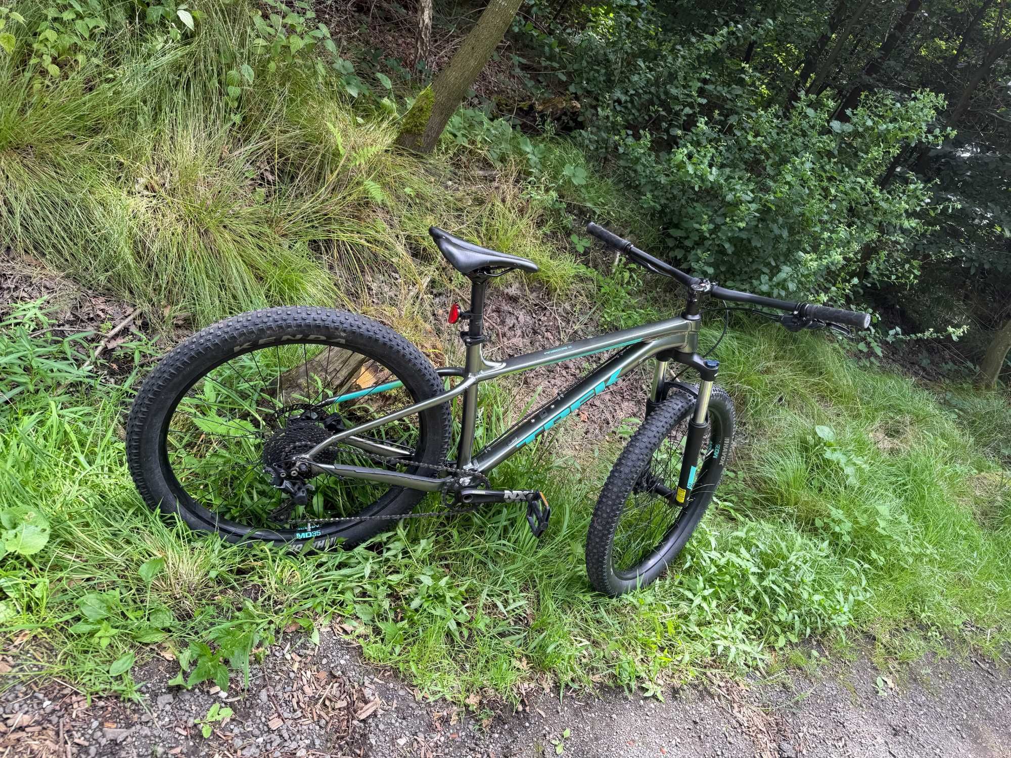 MTB Trek Roscoe 6, rama M/L, kola 27,5 rok 2021