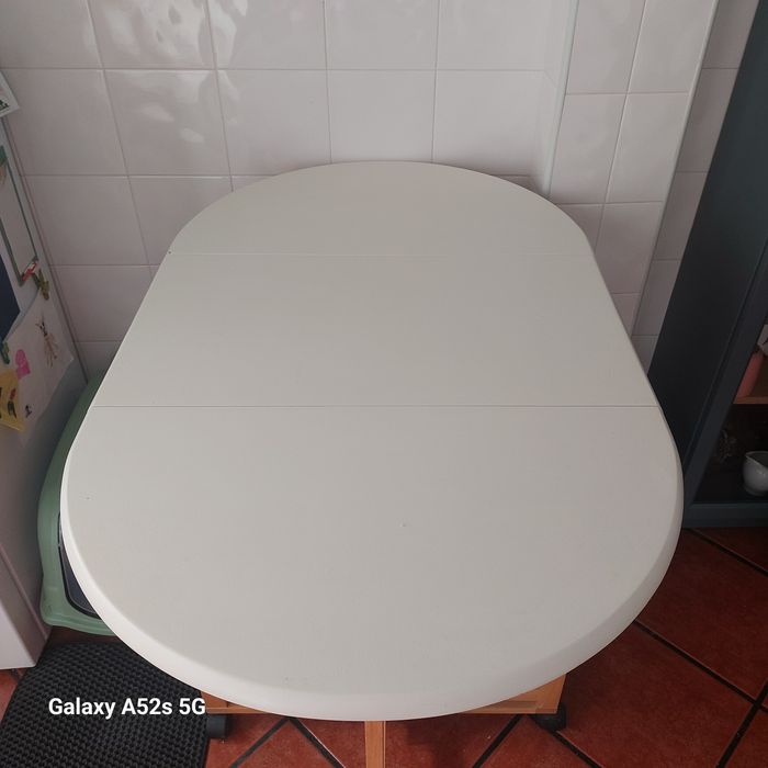 Mesa cozinha alta com 2 bancos em madeira + oferta cadeira alta