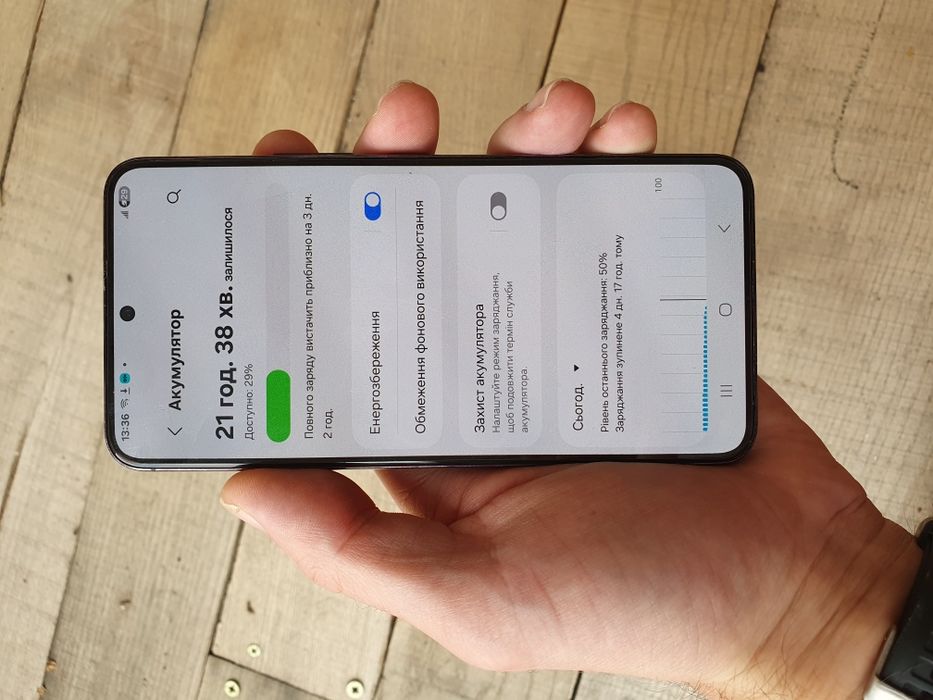Продам Samsung S22 8/128GB (+3D скло)