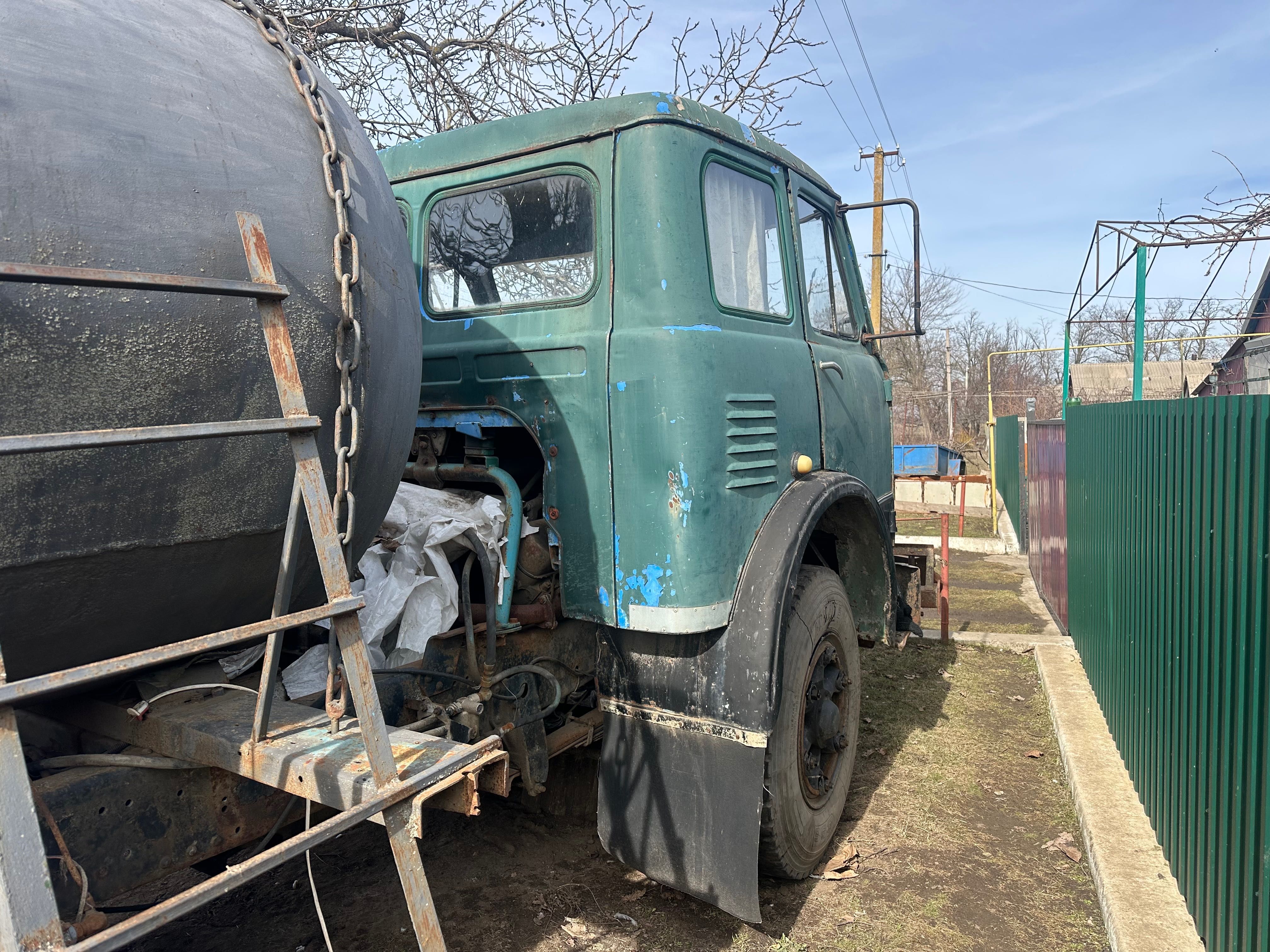 Продам бочку 8кубів на базі автомобіля МАЗ 500