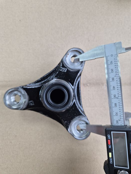 Фланец BMW  хвостовик кардана заднего редуктора 34 зуба 81 мм