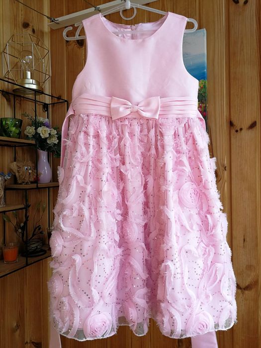 Сукня рожева святкова пишна на дівчинку 8-9 років.