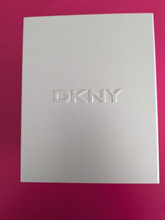 Relógio marca DKNY