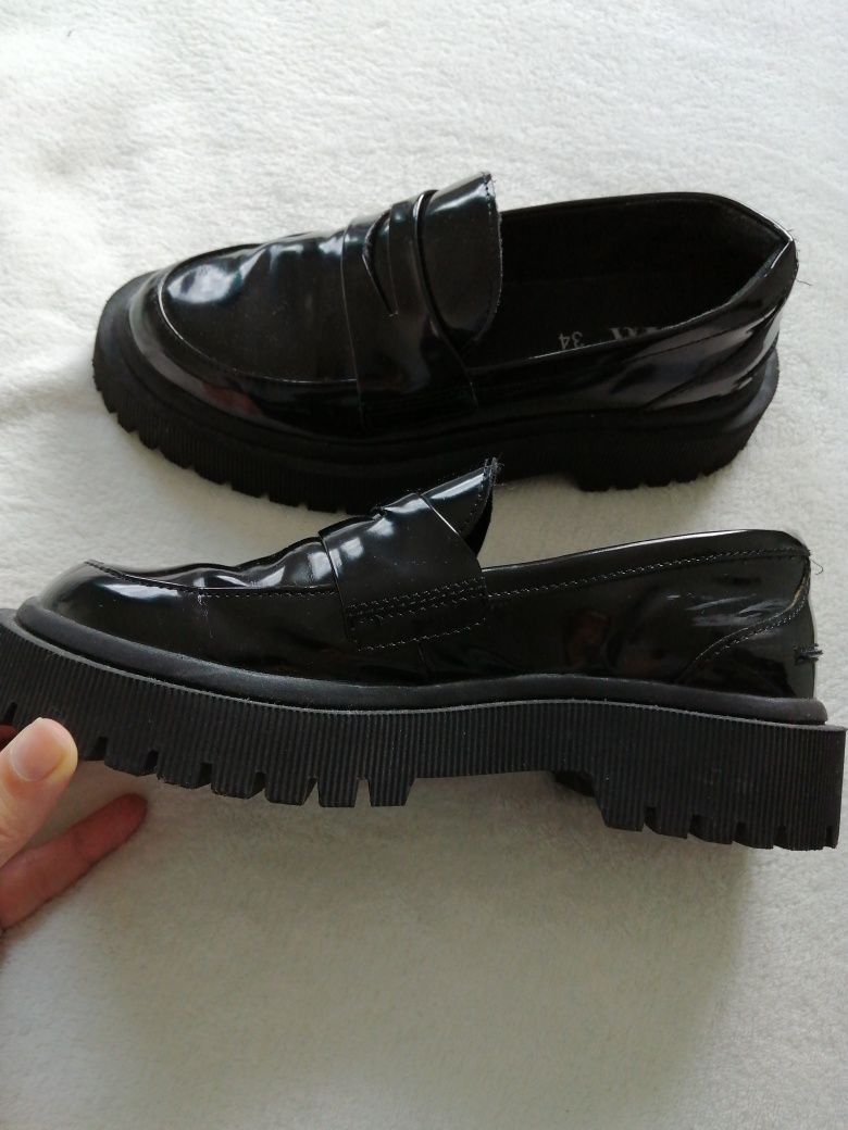 Mocassins pretos brilhantes nº34 Zara