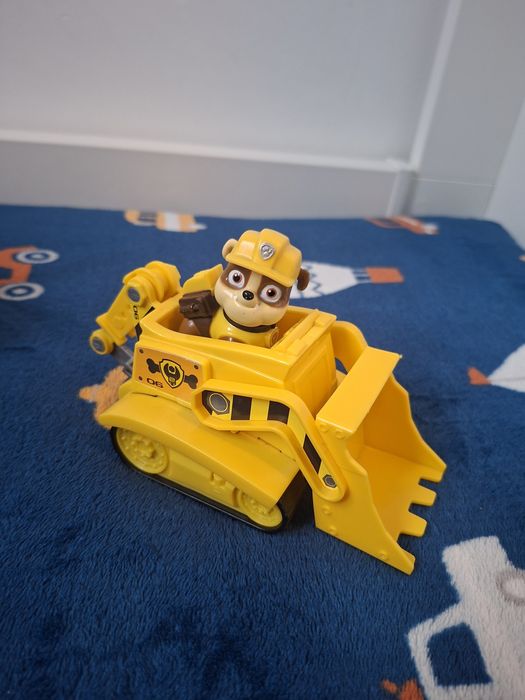 Pojazd i figurka psiego patrolu