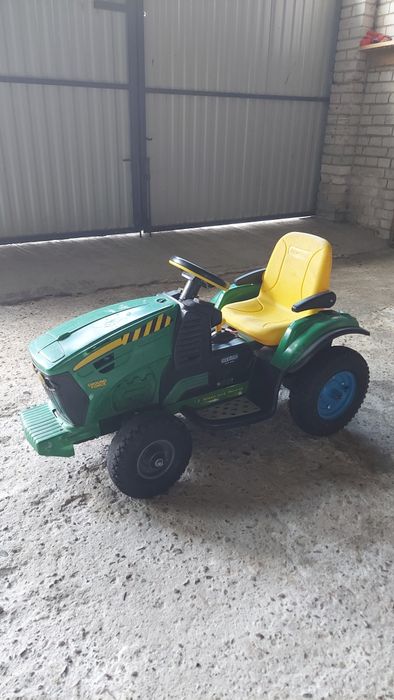 Traktorek john deere peg perego