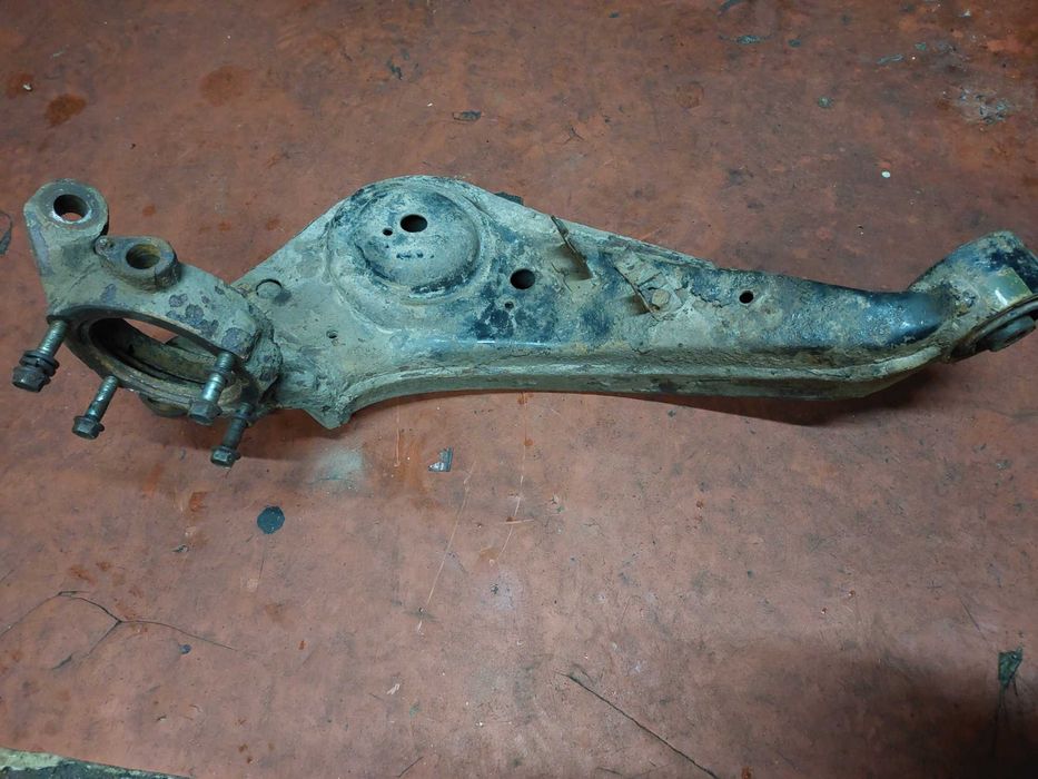 Продам задний рычаг на хундай санта фе 1