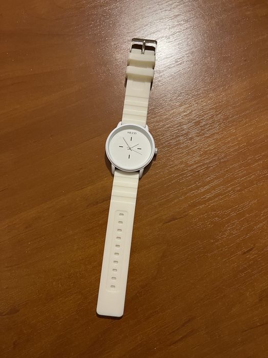 Годинник жіночий білий