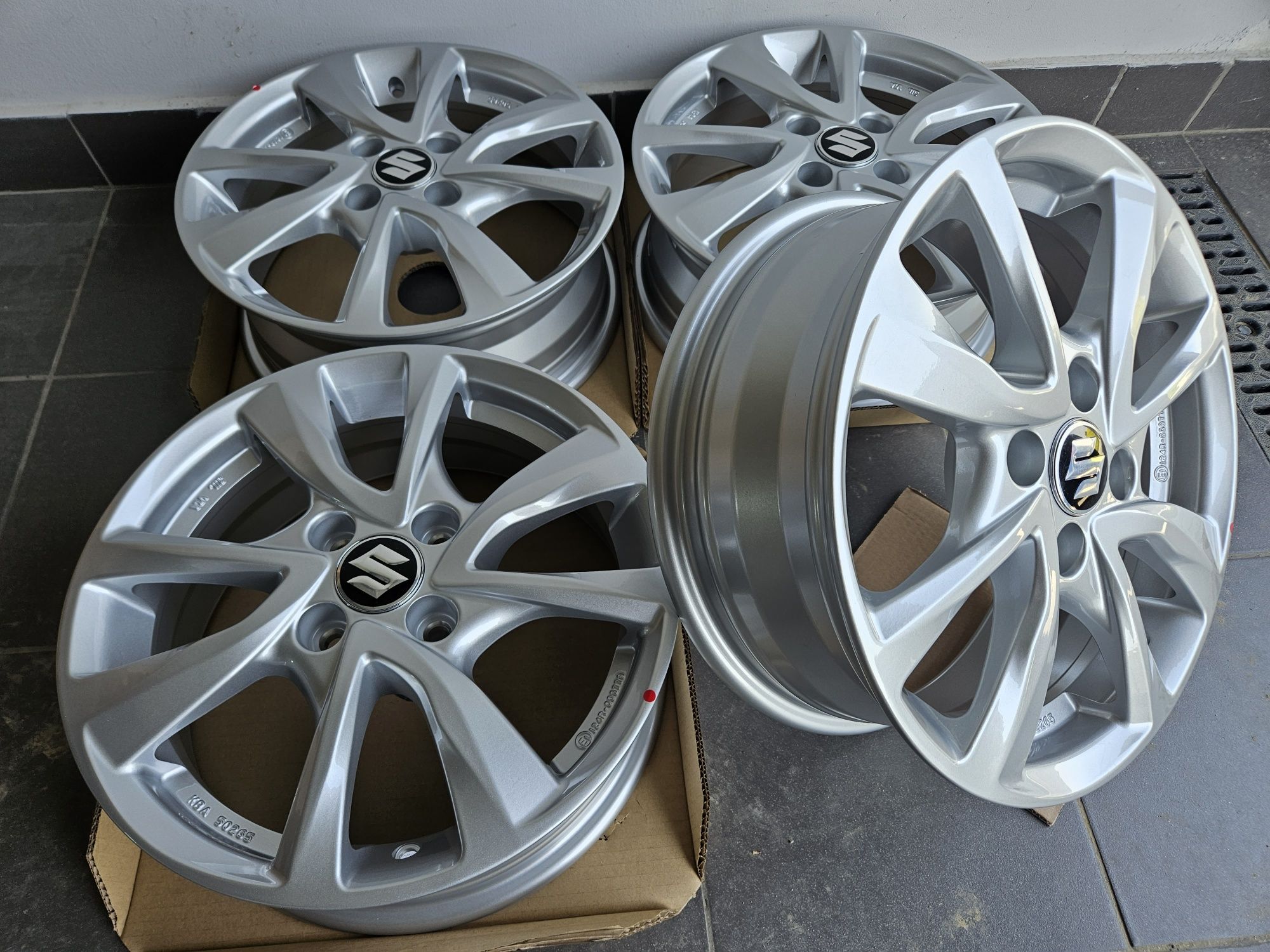 Suzuki Swift 15 Nowe 4x100 Baleno Ignis Splash Felgi Srebrne Alufelgi