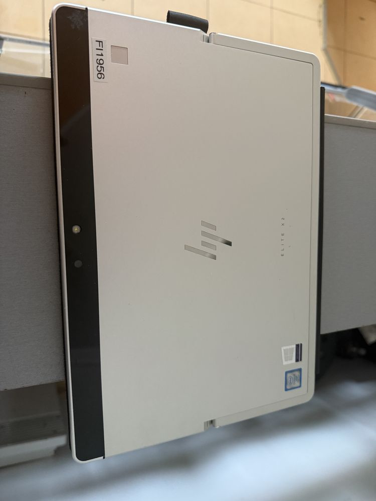 Hp elite X2 iCore m7 8гб рам,256гб SSD.Бате