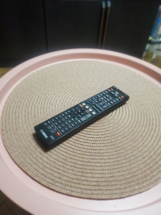 Ресивер Yamaha RX-V671 дуже гарний та  гучний.