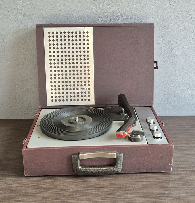 Gramofon walizkowy UNITRA FRONIA WG550