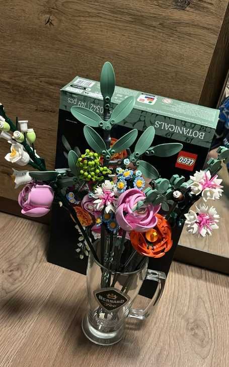 LEGO ICONS Piękny bukiet różowych kwiatów, NOWE KLOCKI, klocki lego