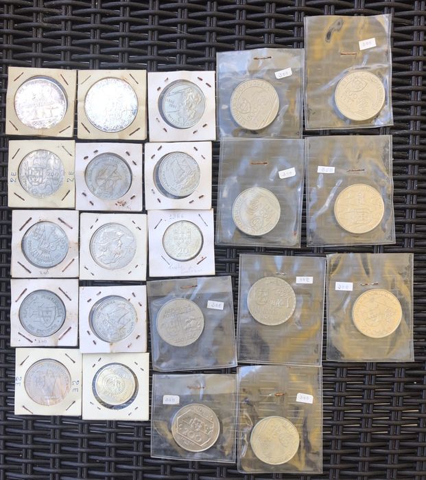 Conjunto de moedas antigas