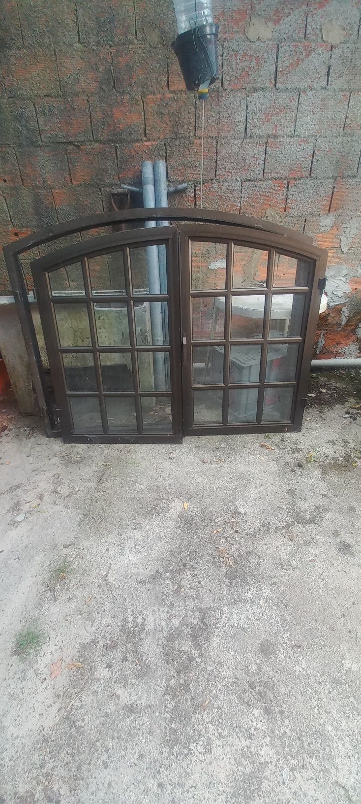 Vendo portas de Alumínio para Sacadas en redondo incluem as de fora.