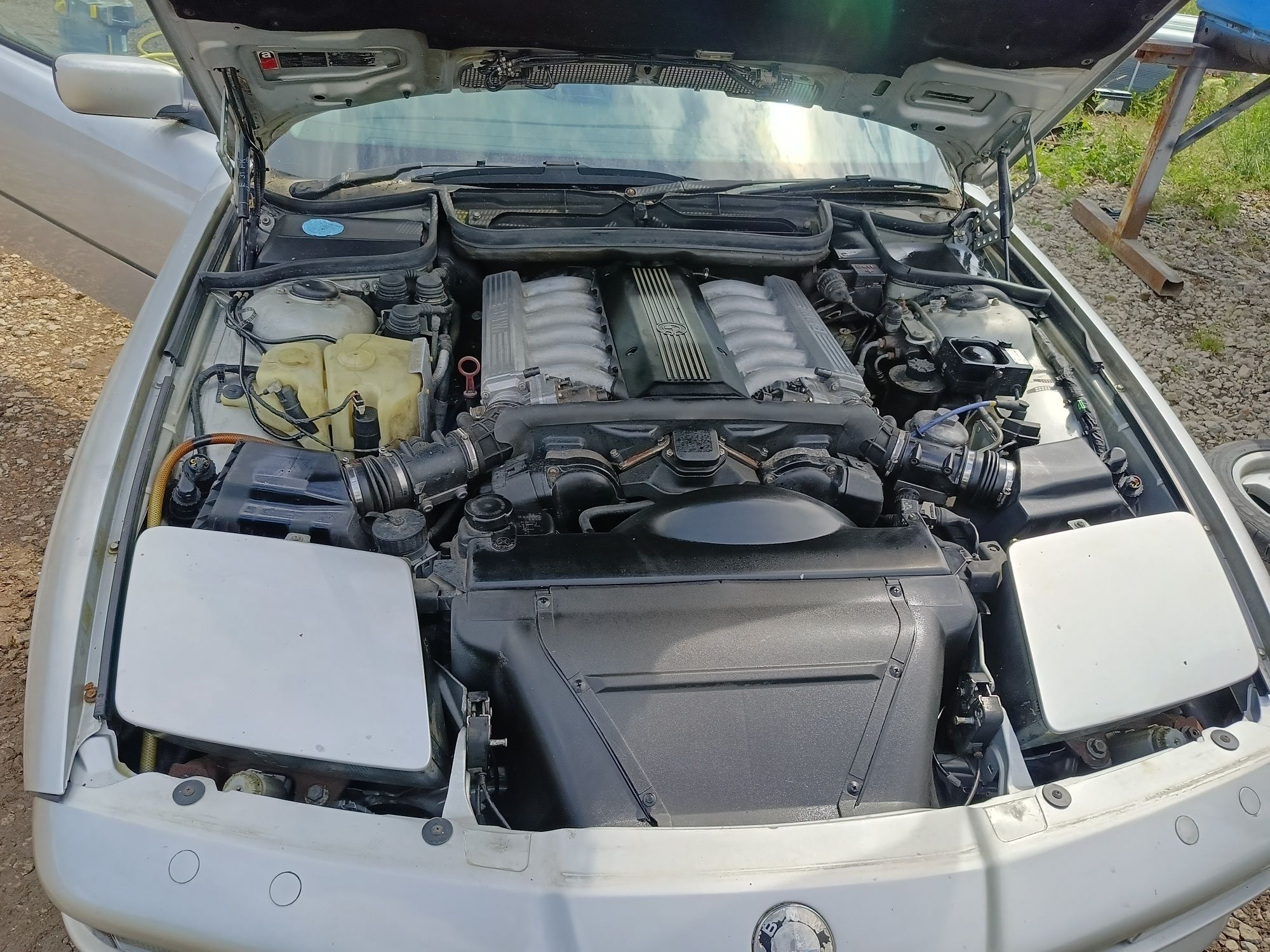BMW 850 e31  v12 5.0