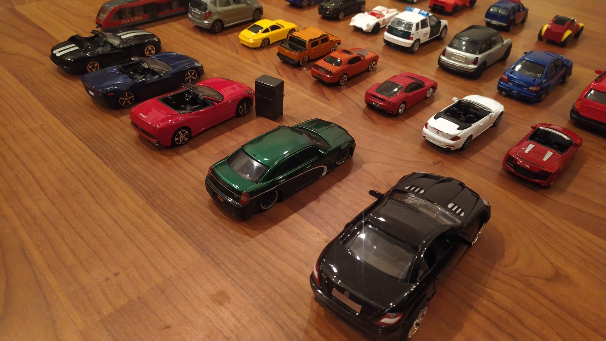 Conjunto Miniaturas de Carros (Ferrari, Dodge, Porsche, Audi..)