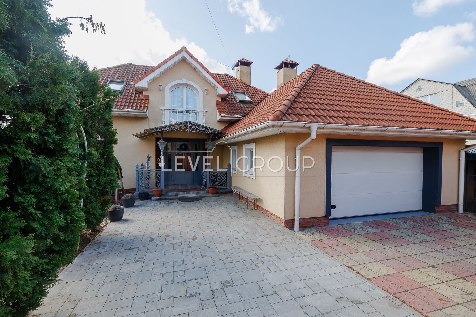 Продаж будинку з ремонтом,Глеваха біля лісу та озер,250 кв.м,8.3 сотки
