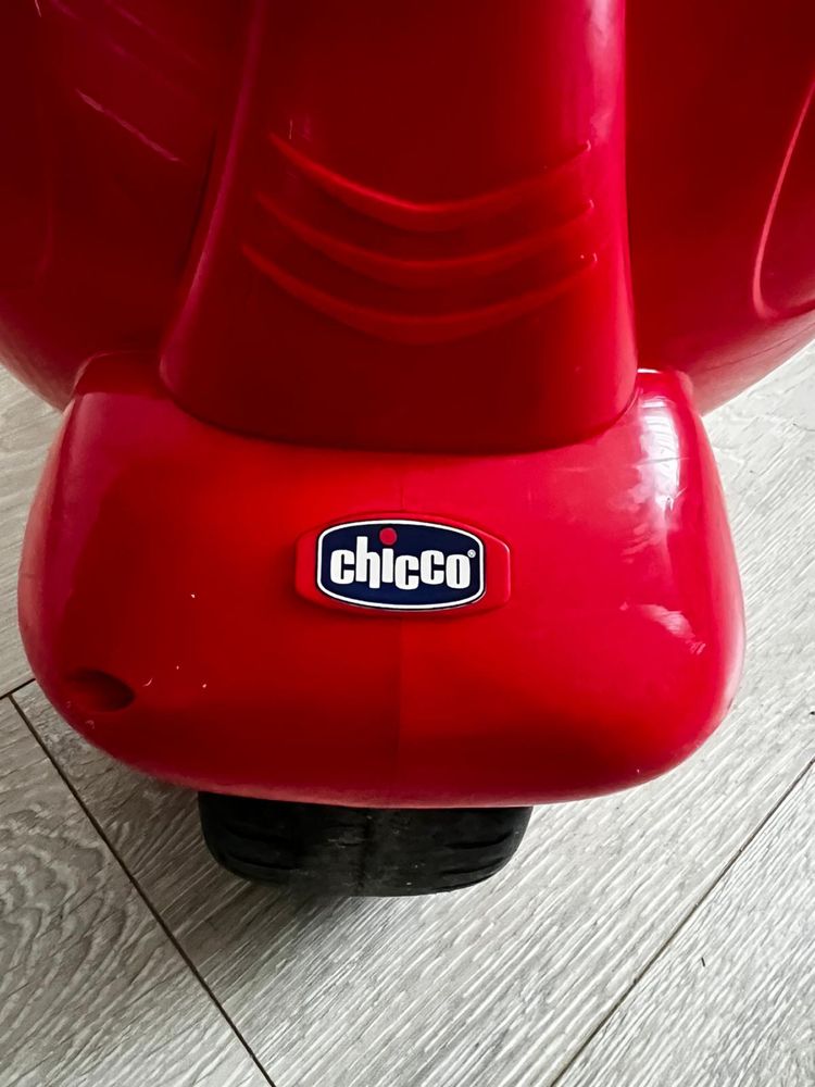 Jeździk skuter dzieciecy chicco vespa